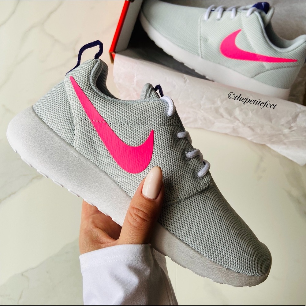 NWT Nike Roshe one